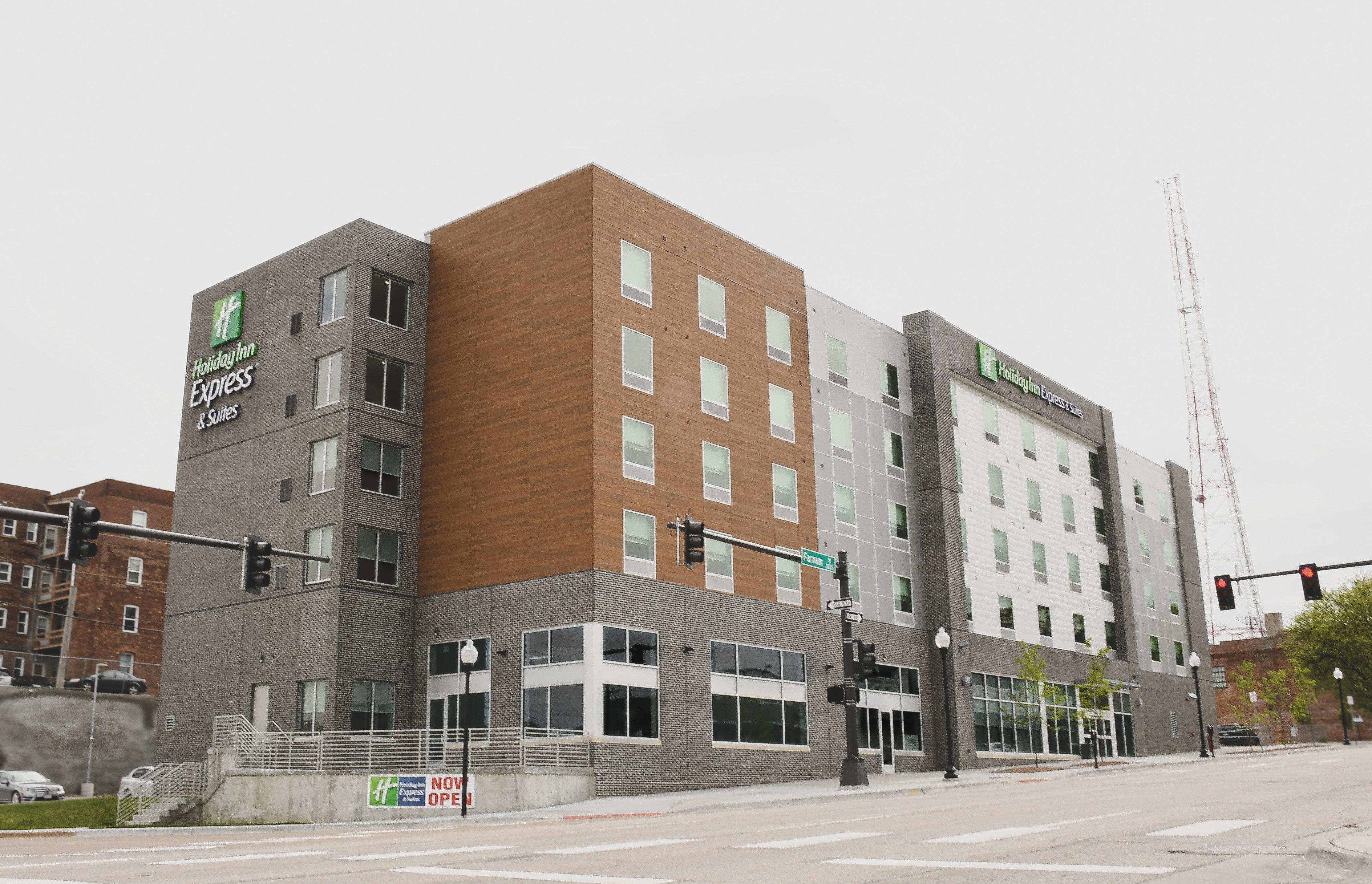 Holiday Inn Express & Suites - Omaha Downtown - Airport By Ihg Exterior foto
