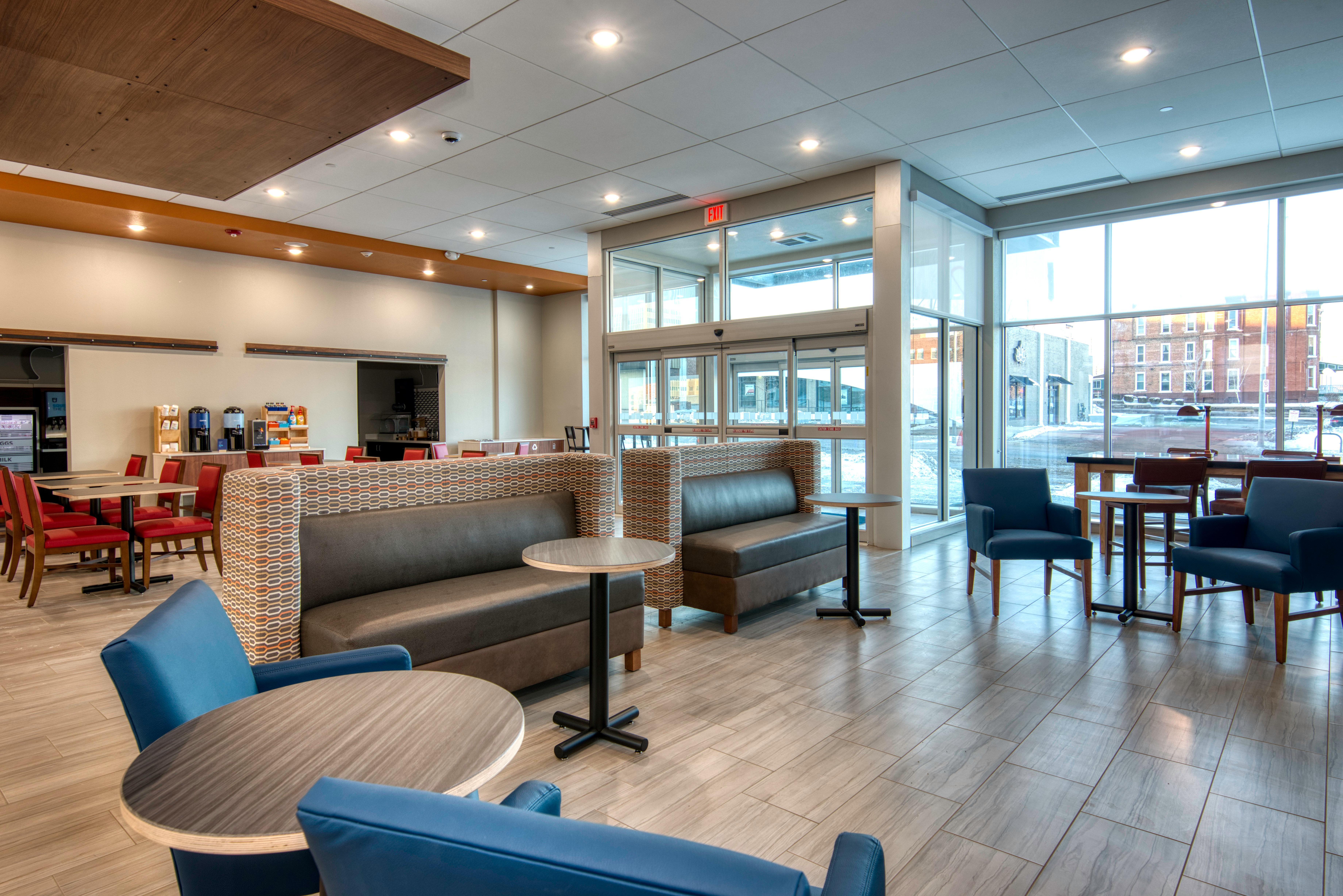 Holiday Inn Express & Suites - Omaha Downtown - Airport By Ihg Exterior foto